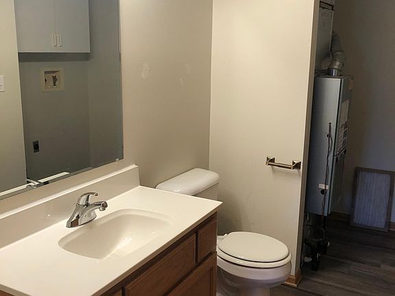 3rd image of 442 N School St