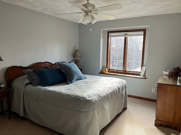 2nd floor king bd w vanity