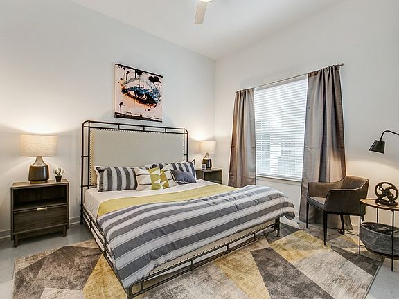 4th image of 2900 Race St #360