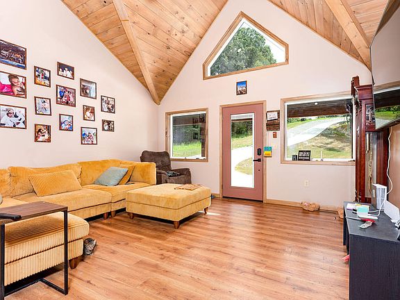 5th image of 1003 Hickory Point Dr