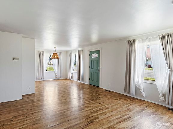 3rd image of 1116 W 1st Street