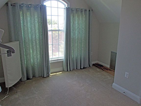5th image of 4525 Wilson Blvd