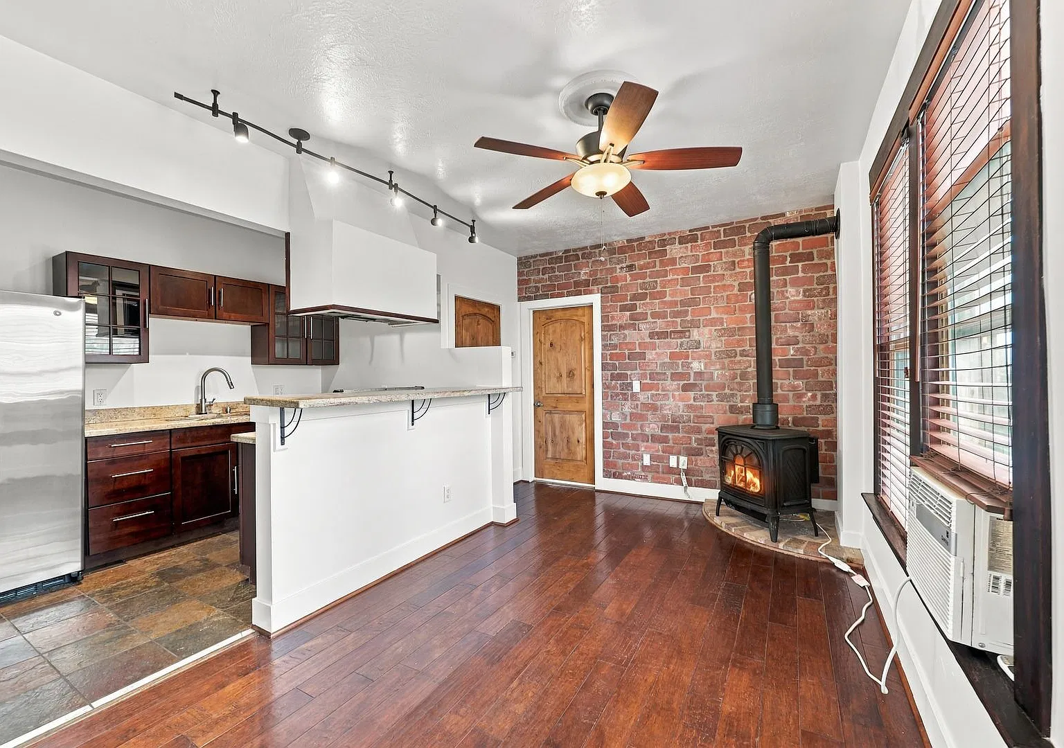 The Historic Capitol Apartments — Photo 2