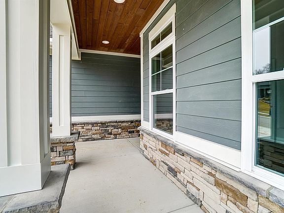 4th image of 2104 Clough Chase Dr