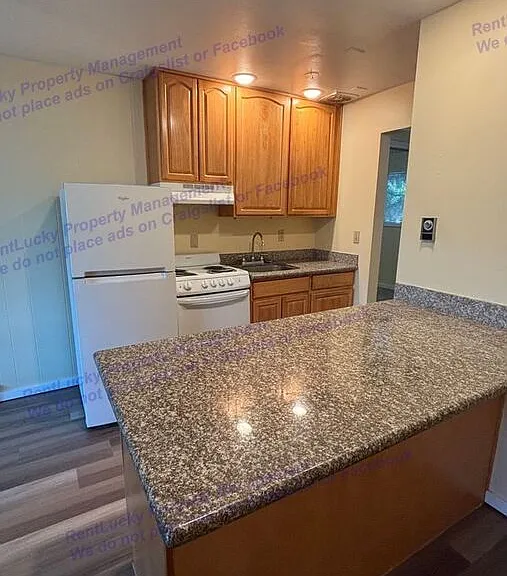 2484 Dexter Ave N #4 — Photo 9