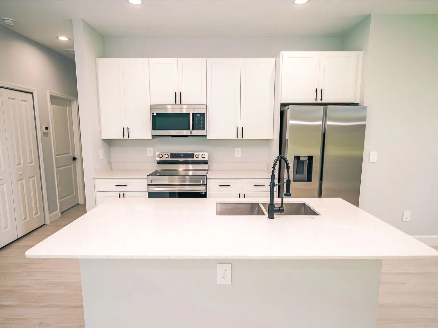 4 bed, 2087 sqft, $2,199 — Photo 4