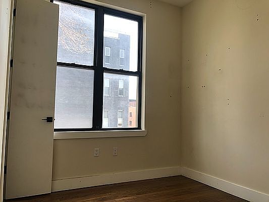 4th image of 557 Evergreen Ave #2