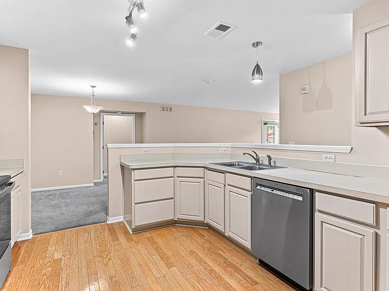 47903 Cardiff Ave — Photo 8