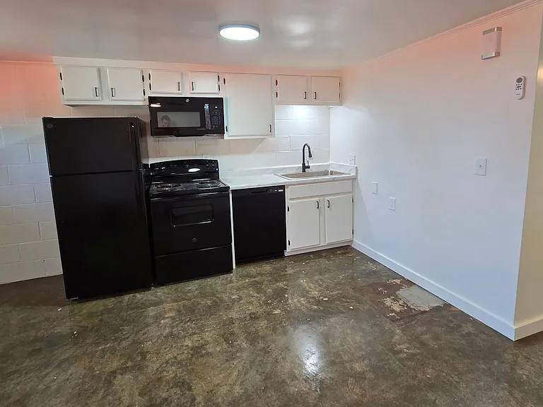 3204 Johnson St — Photo 4