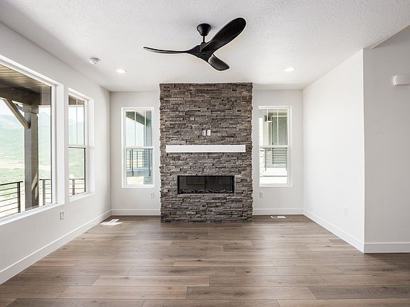 4th image of 6021 N Fairview Dr #233