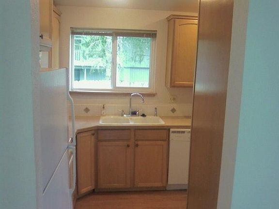 2nd image of 16217 NE 108th Ct