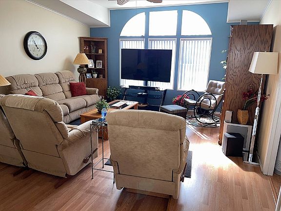 4th image of 607 Clover Ln