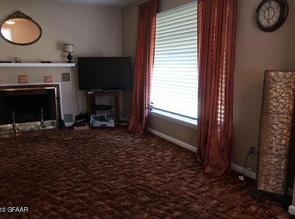 3rd image of 105 Walsh St S