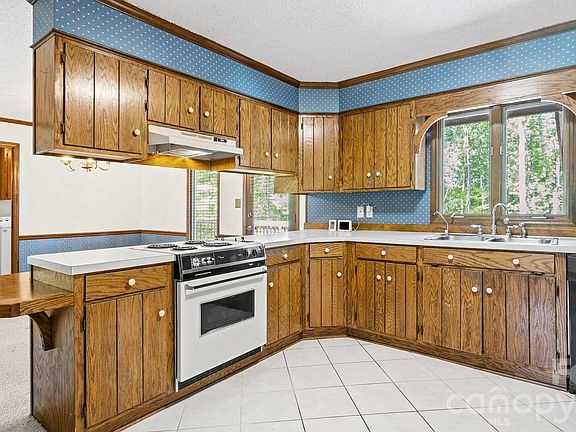 4th image of 297 Mockingbird Ln