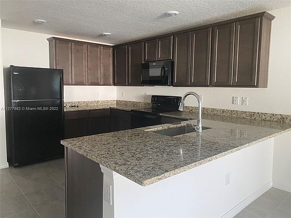 2nd image of 483 Coral Ave SE #483