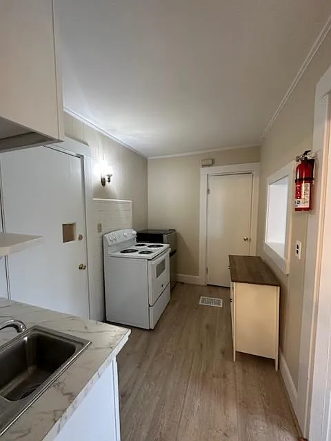 28 Russell St — Photo 3