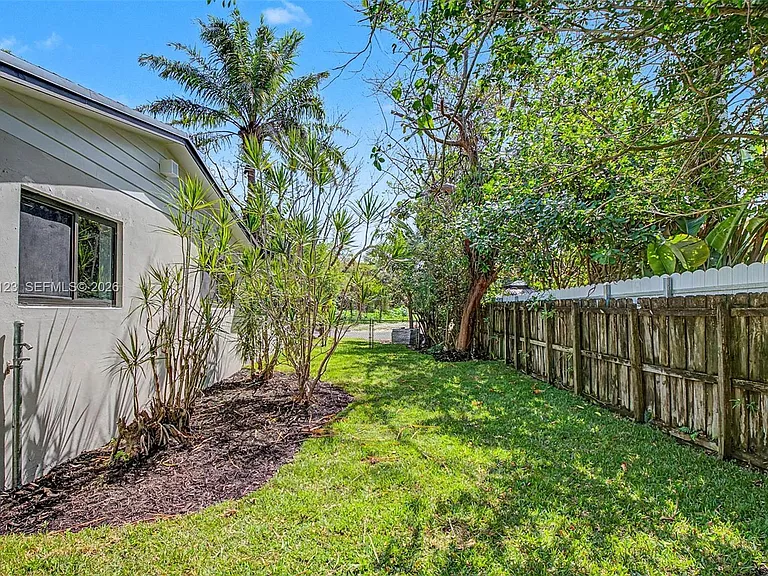 17050 SW 83rd Ave — Photo 20