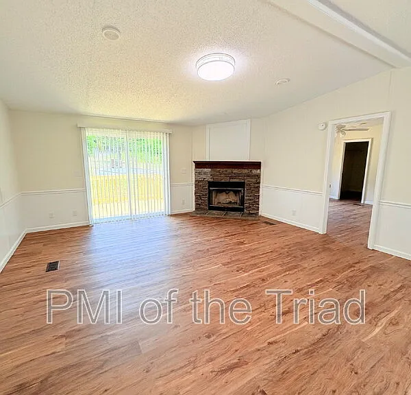 589 Alvis Ln — Photo 10