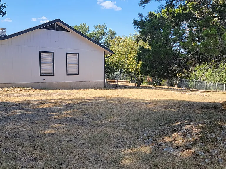 1204 Lakeside Dr W — Photo 11