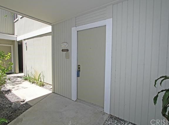 2nd image of 22139 Burbank Blvd Unit 6
