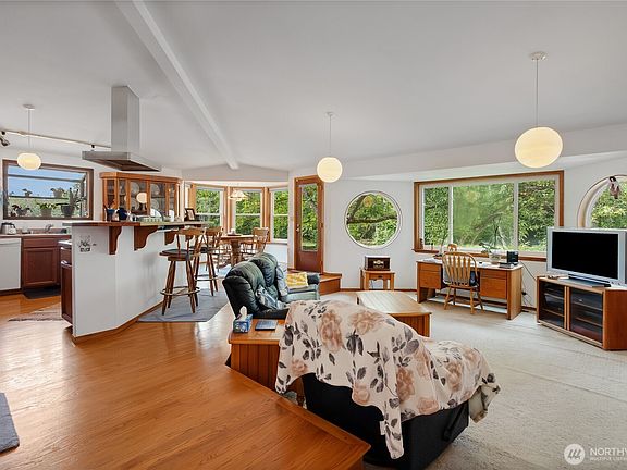 5th image of 7945 Lorna Drive SE