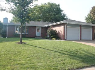 6121 Queens Dr, Lincoln, NE 68516