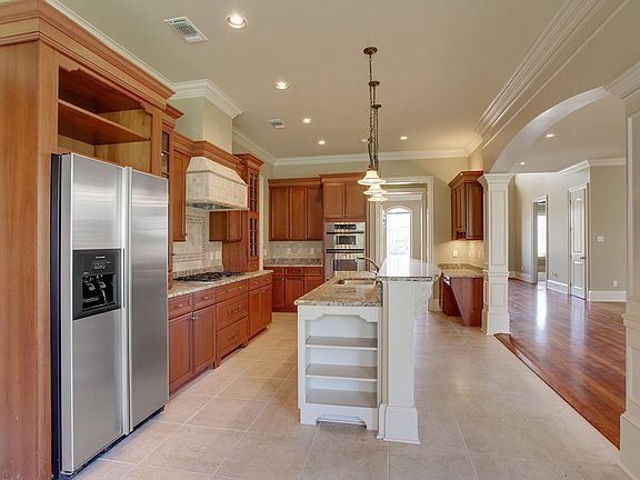 5th image of 22 Fairway Oaks Dr