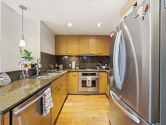4th image of 1925 Alberni St #404