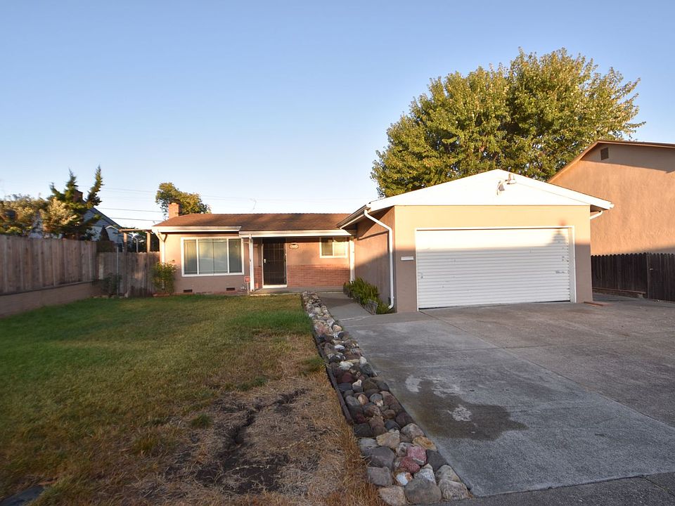1st image of 819 Ashwood Ave