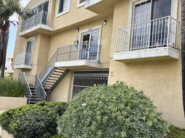 1221 Seward St APT 205, Los Angeles, CA 90038