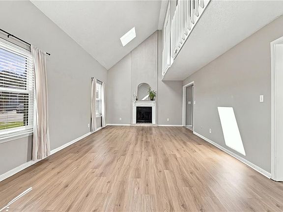 2nd image of 1875 Delaney St
