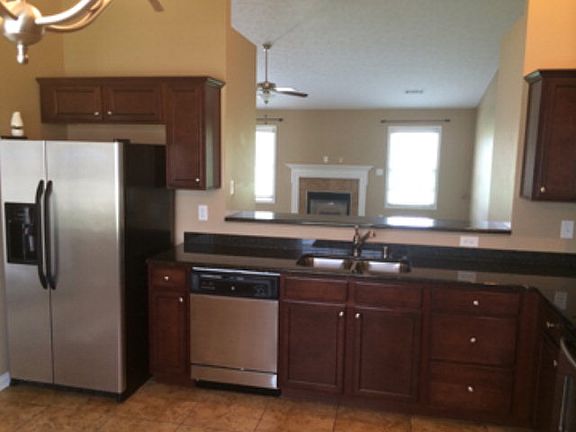 4th image of 418 Camden Circle