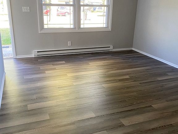 4th image of 2228 Brentwood Ave #28