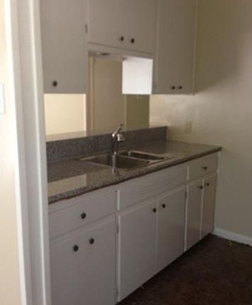 5th image of 2209 W 12th St #A