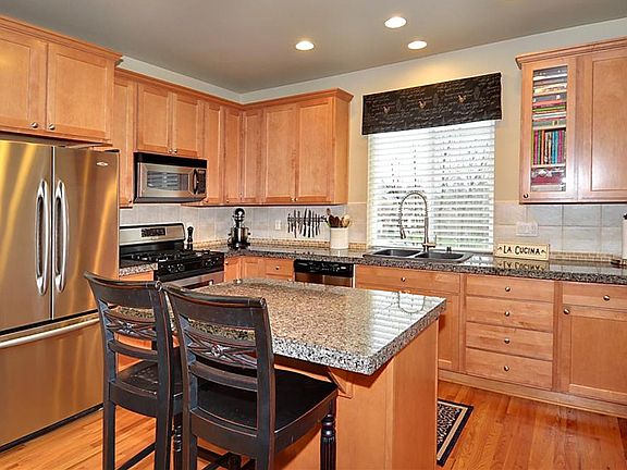 What a fabulous kitchen! Tons of cabinets, beautiful granite counters with full tile backsplash, sle