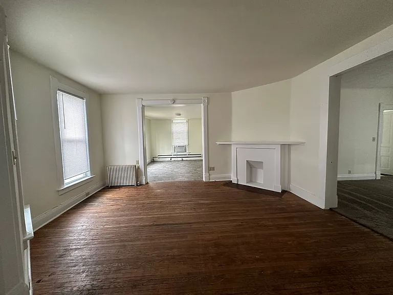 512 W University Ave — Photo 4