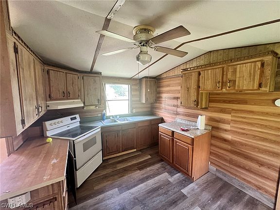 5th image of 8530 Hart Dr