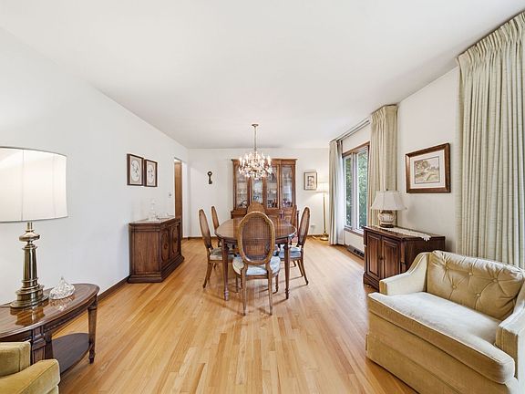5th image of 2141 Country Knoll Ct