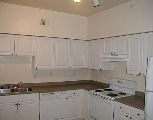 3rd image of 410 S Armenia Ave Unit 927