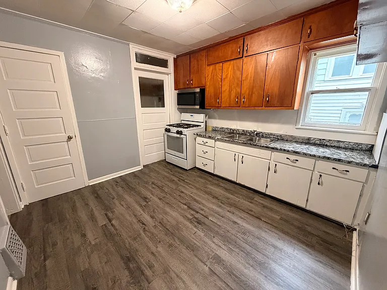 3209 Kimball Ave — Photo 8