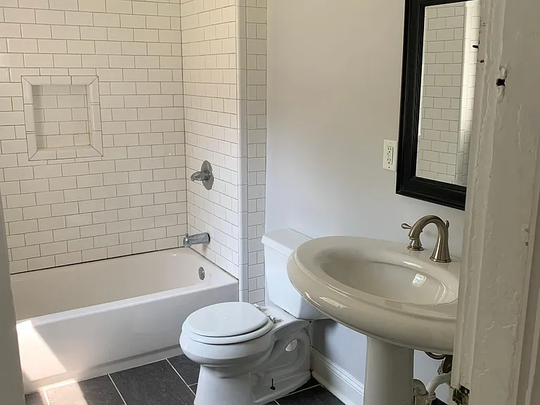 2119 Hudson Ave — Photo 15