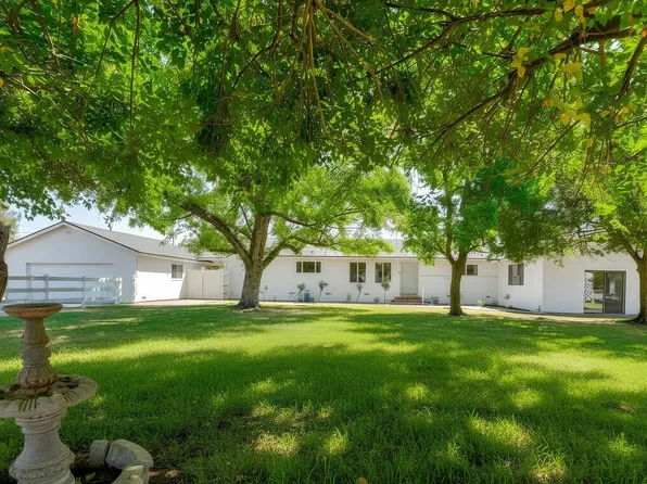 2224 N Bethel Ave, Sanger, CA 93657