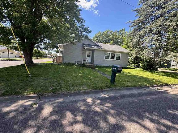 3rd image of 904 Lee St