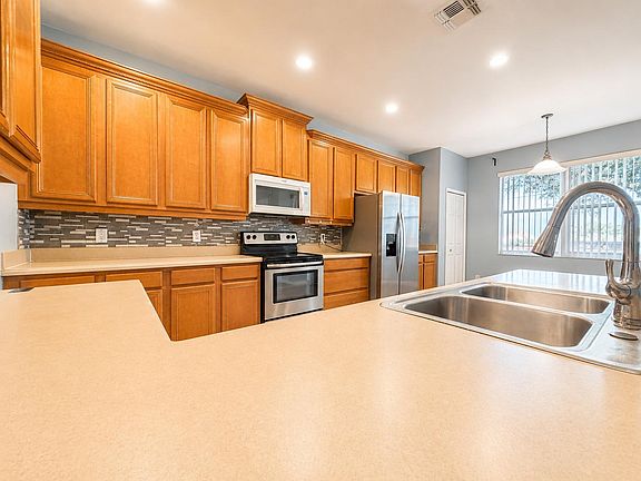 5th image of 230 Rob Roy Dr