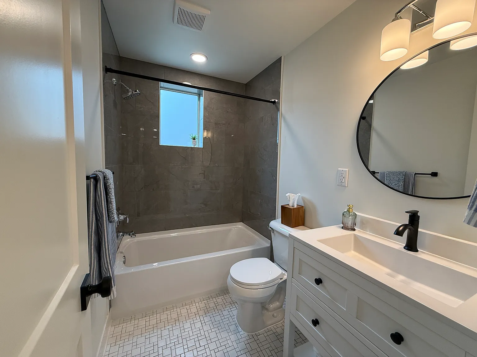 1 bed, 810 sqft, $1,100 — Photo 2