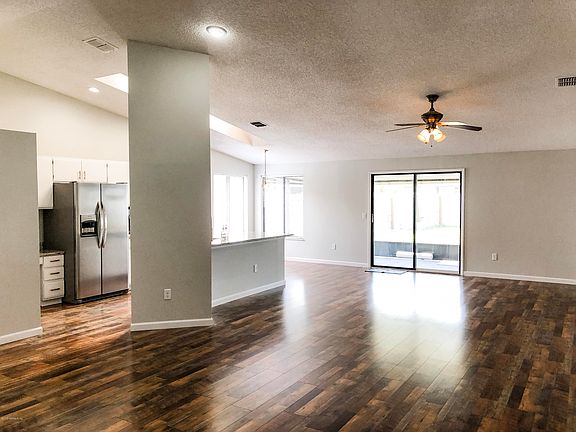 3rd image of 12321 Cobblestone Cir S