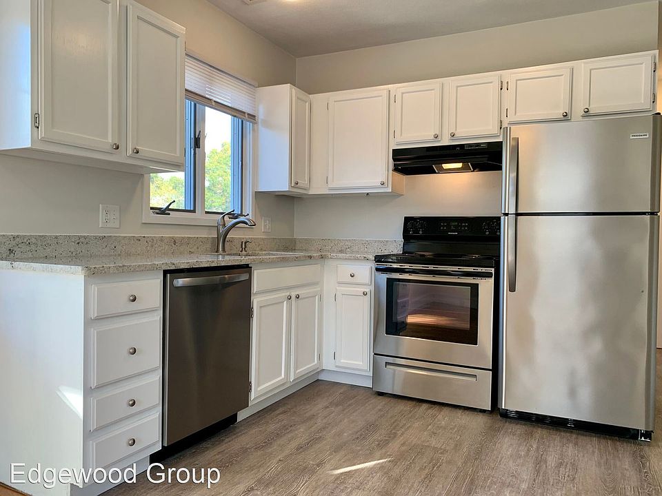 1st image of 481 Oaklawn Ave #4