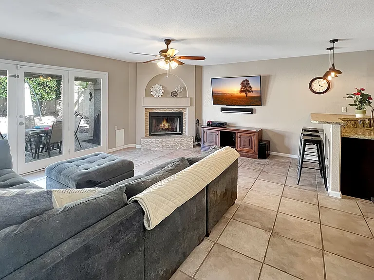 16205 S 34th Way — Photo 8