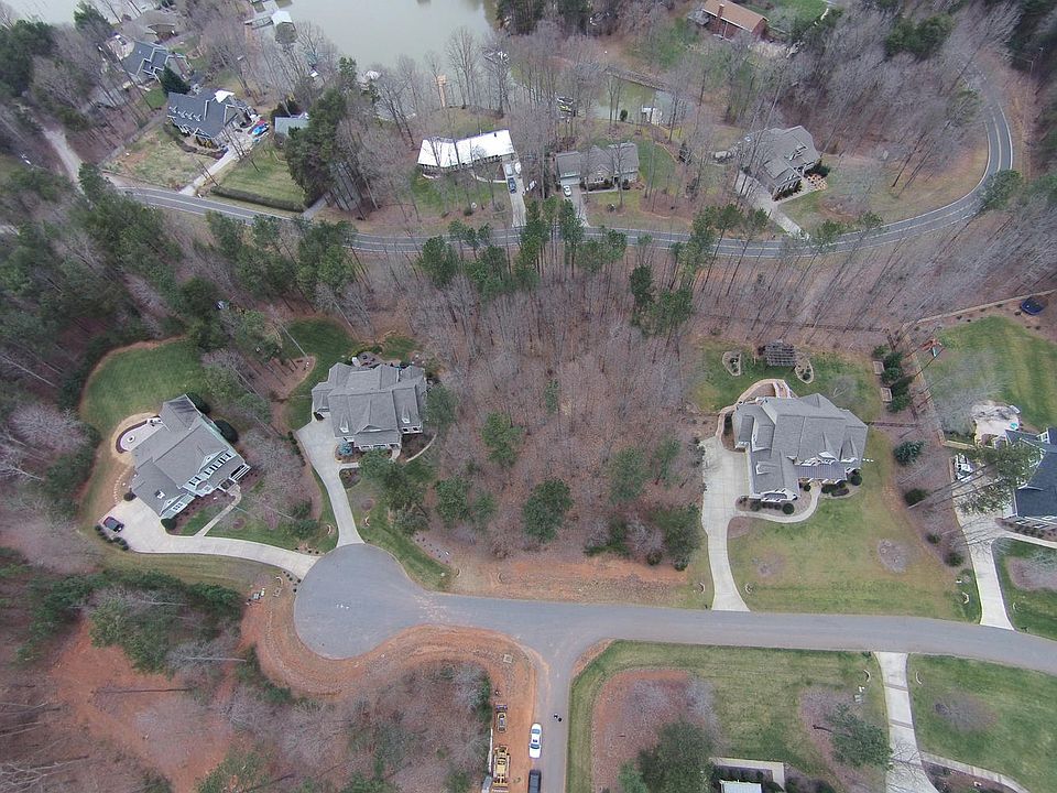 1st image of 118 Spears Creek Dr