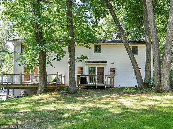 3rd image of 2530 Queensland Ln N